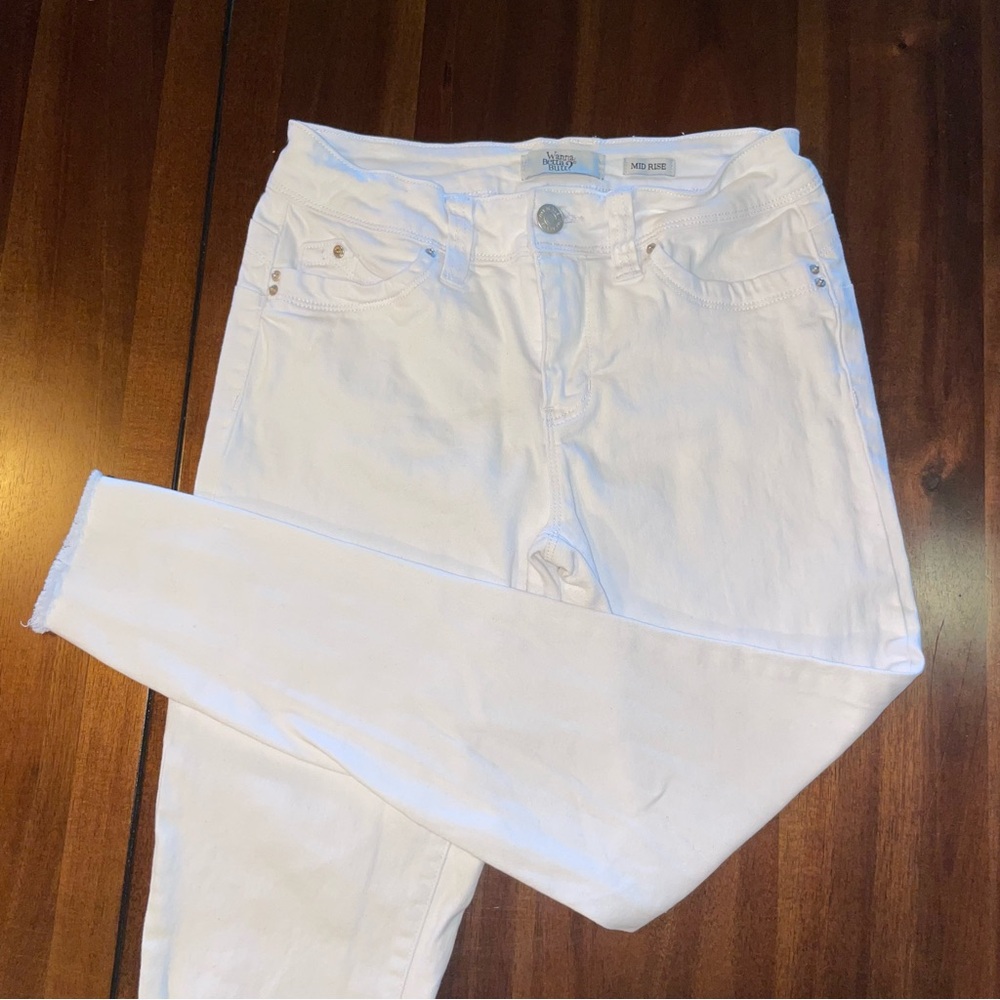 YMI Women's Jeans! Wanna Betta Butt White Skinny Jeans! Distressed!